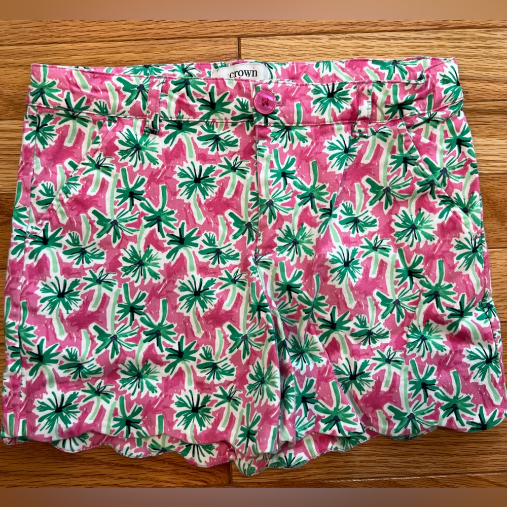 Crown & Ivy Kids - Girls scalloped shorts, size 12. Like new!